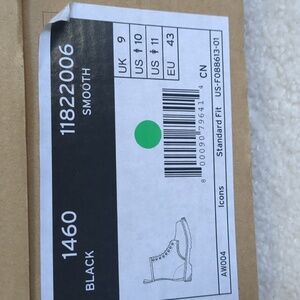 New Men's Dr. Martens standard fit Icons in smooth black US mens size 10